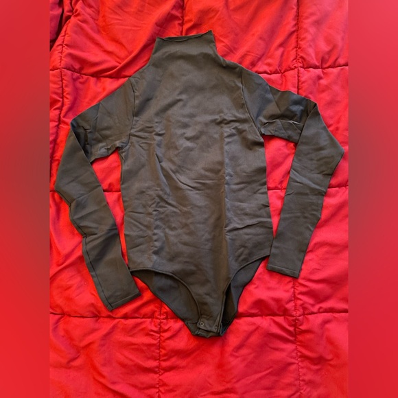 Skims essential mock neck long sleeve bodysuit s/m - Picture 7 of 12